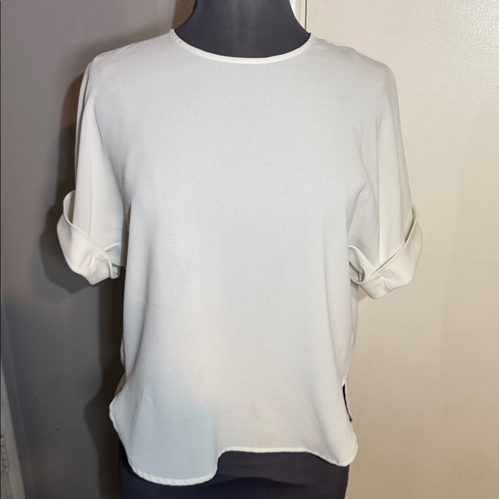 🎀 Uniqlo Elegant White Women's Top